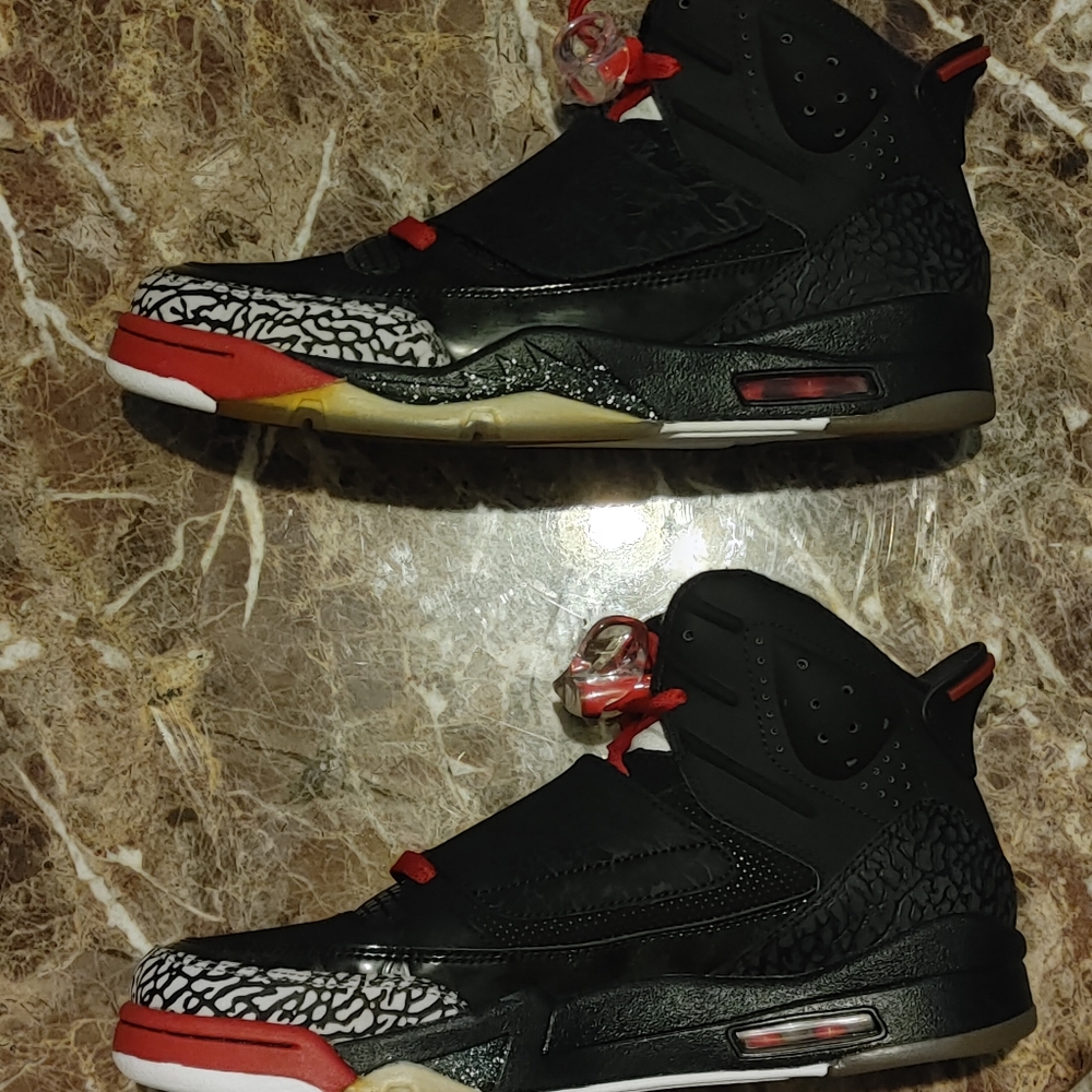 Air Jordan Retro 5 Basketball Sneakers - Picture 1 of 9